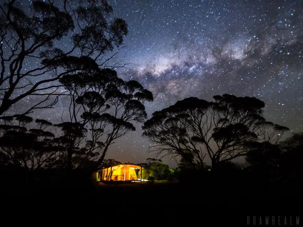 Outback Odyssey: Immersing in Australia's Red Heart 🍂